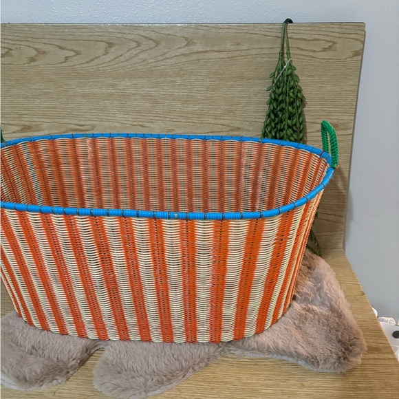 Lola - Picture 3 of 5